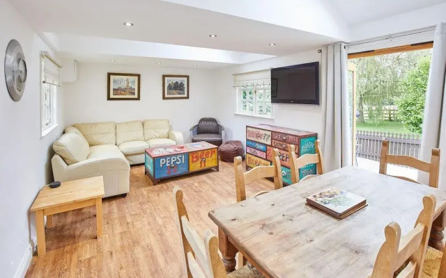 Host Stay Willow Lodge