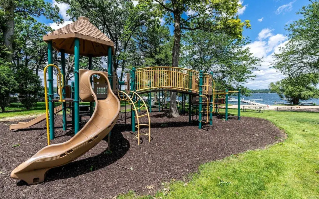 Summerset at Abbey Springs 3 BDR Steps to Beach!
