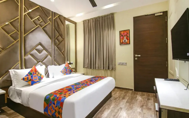 Fabhotel Prime K9 Crown