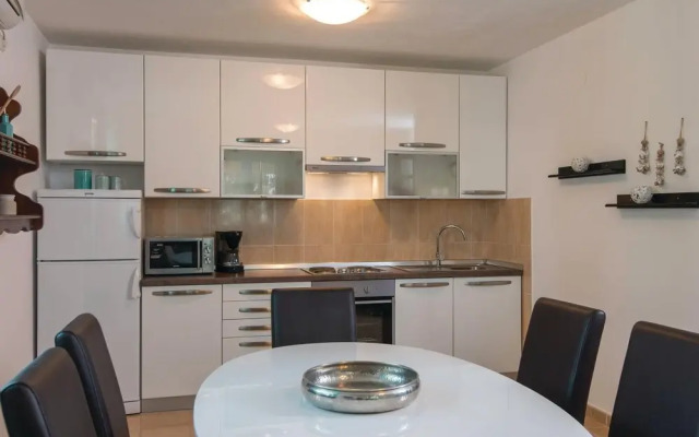 Stunning Home in Dingac With Wifi and 2 Bedrooms