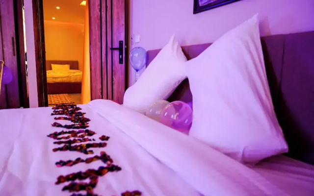 Pyramids Hotel