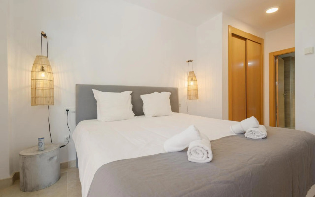 Modern and luxurious holiday home with sea views in Benahavís