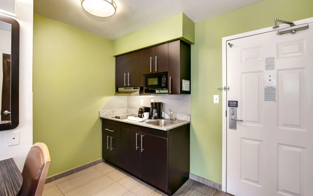 Studio 6 East Brunswick, NJ - NYC Area