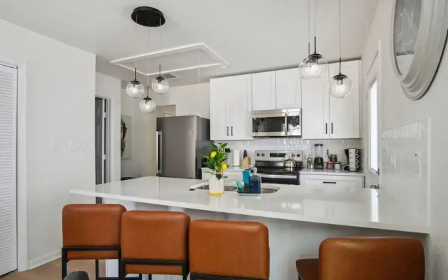 Your Amazing 3BR 2BA Downtown Delight