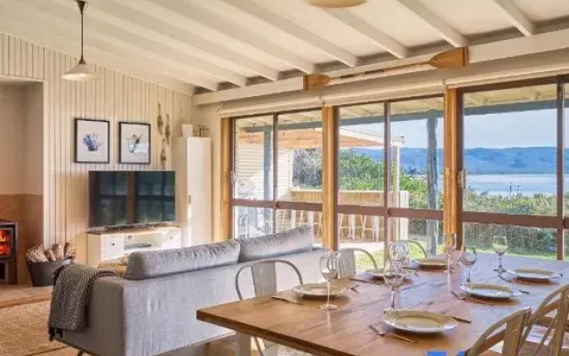 Waubs Beach Cottage