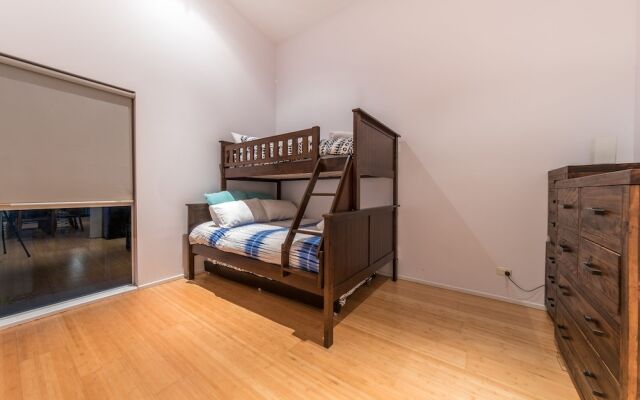 Azure Seas Executive - Airlie Beach
