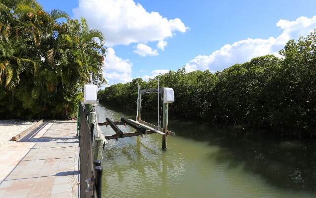 44 Fairview Blvd. - M