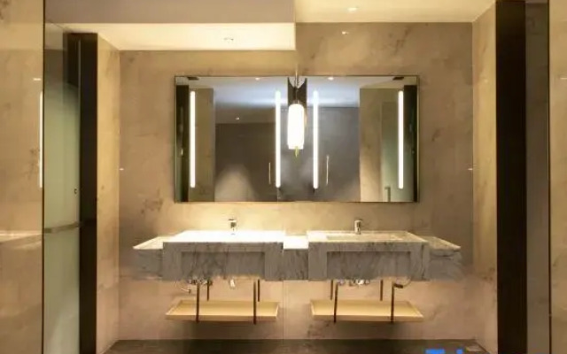 International  Hotel.LuoYang