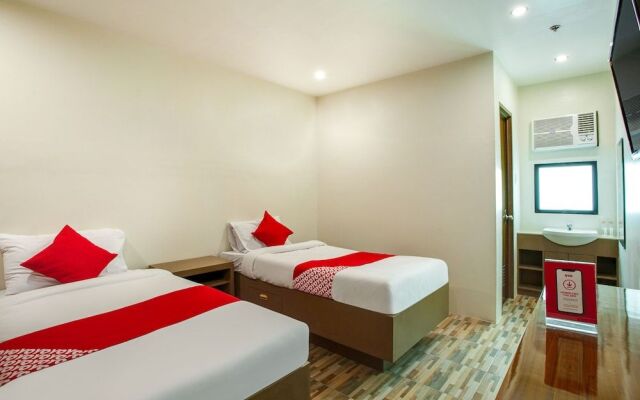 OYO 421 Deck 360 Dormitel Near Davao Medical School Foundation Hospital