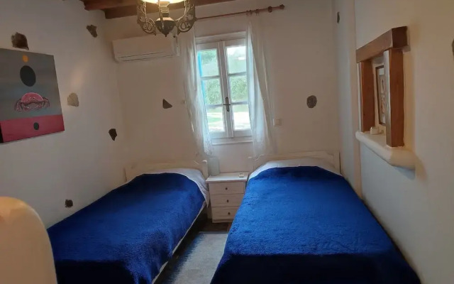Ornos Beachside 2 Bd Stylish House