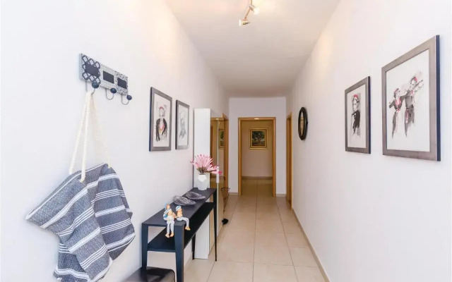 Five-Bedroom Apartment in Zaton Mali