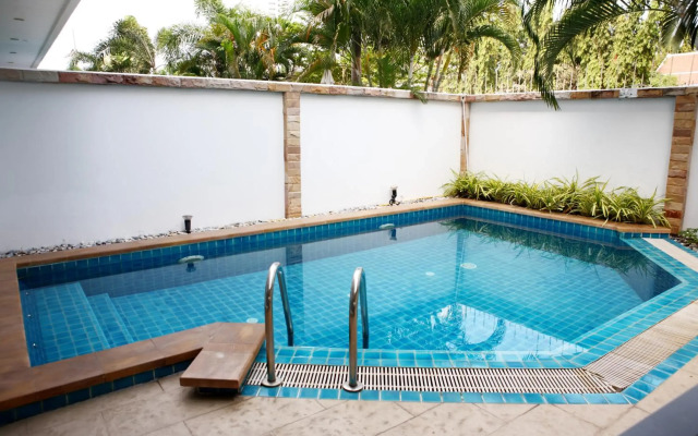 Hidden Palm Pool Villas