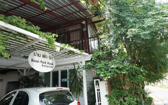 Baan Park Raak Backpacker Hostel