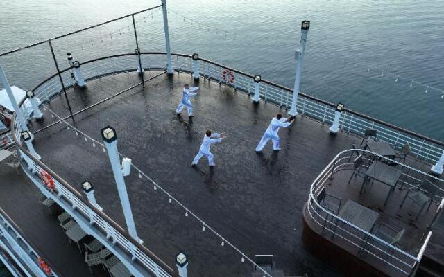 Paradise Grand Cruise Lan Ha Bay