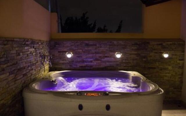 Apartamento Lleras AC Hot Tub