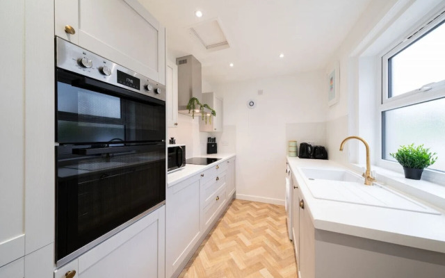 Clubhouse Cottage - Stylish 2 bed pet Friendly