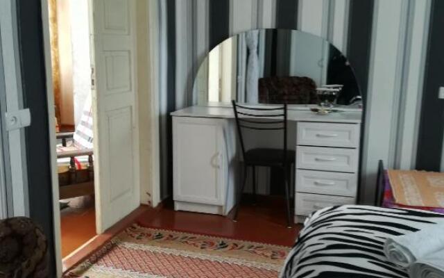 Nikoloz Guesthouse