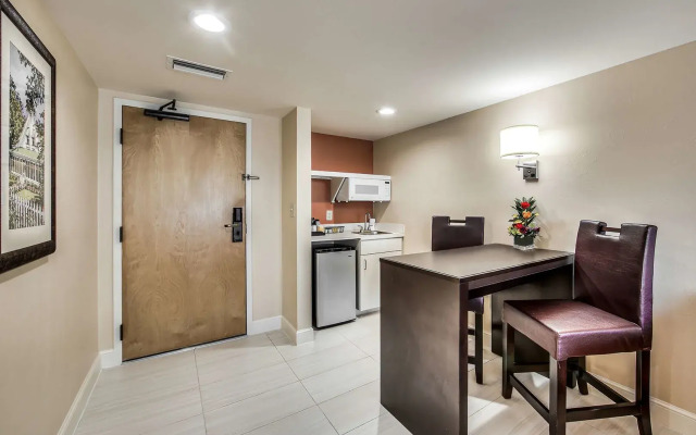 Inn of Naples, Tapestry Collection by Hilton