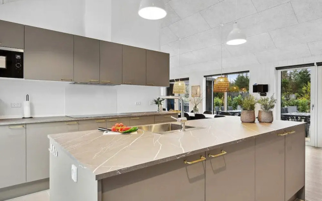 Spacious Retreat for 20 - By Traum Ferienwohnungen