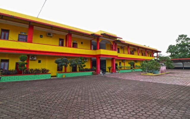 Hotel Rembulan & Karaoke