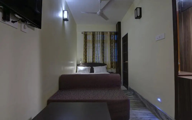 OYO 13465 Greendot Hotel