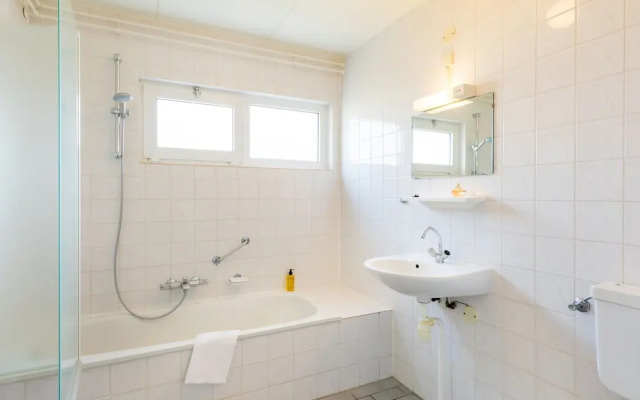 Comfortable Bungalow Near Hunebedcentrum