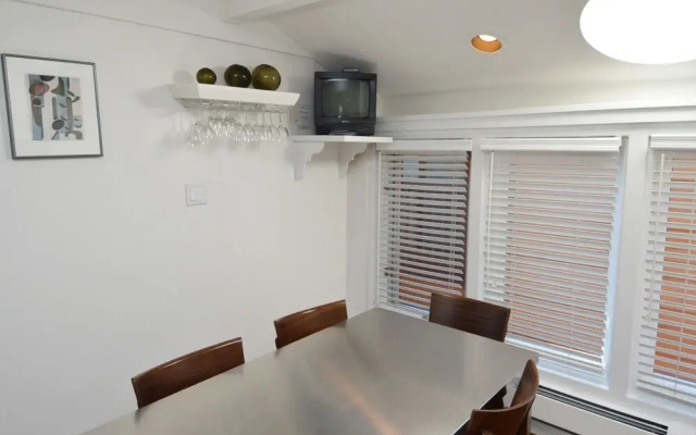 Old Hundred by Frias Properties