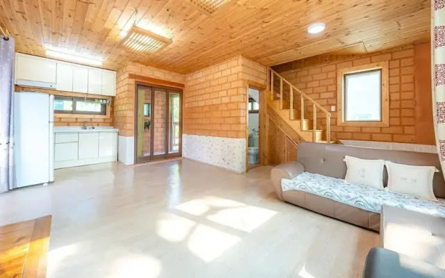 Tongyoung Blue House Spa Pension