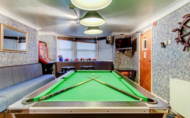 Rayners Hotel