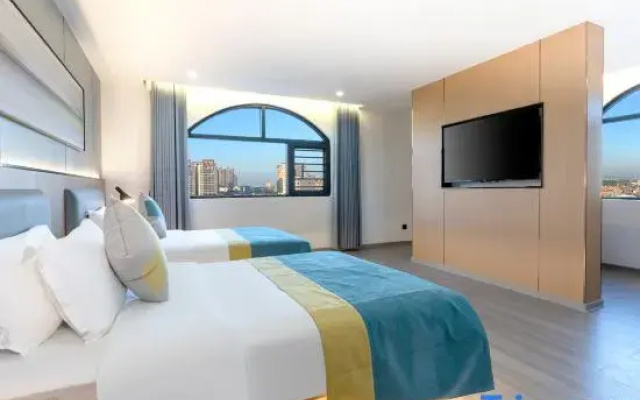 Nanjia Hotel (Guiping Bus Station Xinggui Road)