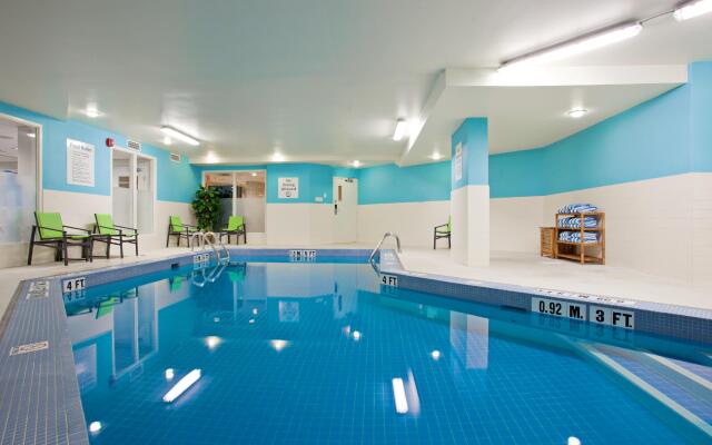 Holiday Inn and Suites Winnipeg Downtown by IHG