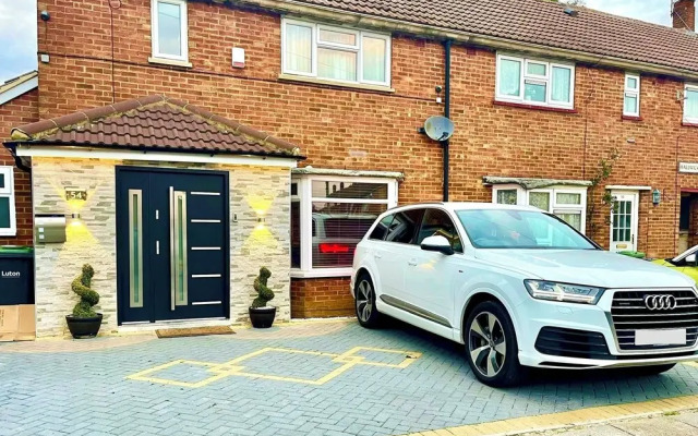 New Luxury Modern House Near Airport Free Parking