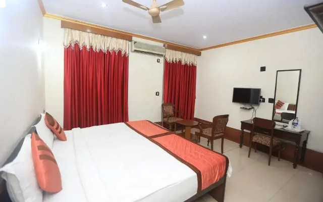 OYO 5811 Seacom Inn YMCA Esplanade