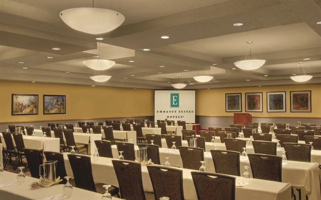 Embassy Suites by Hilton Phoenix Biltmore