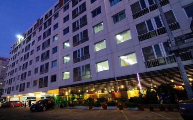 Centric Place Hotel