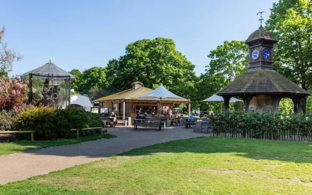 Kildare Gardens by Onefinestay