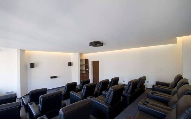 "high-rise Reforma Apartment , 2bdr, 2bath,"