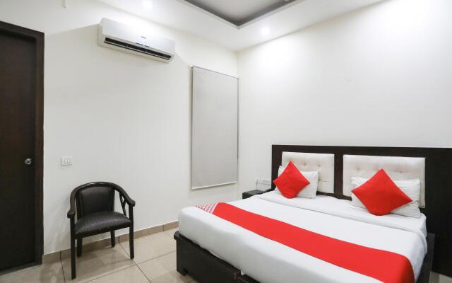 OYO 62820 Hotel Sanfot