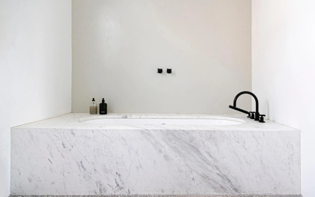 Luxury modernist design townhouse with garden