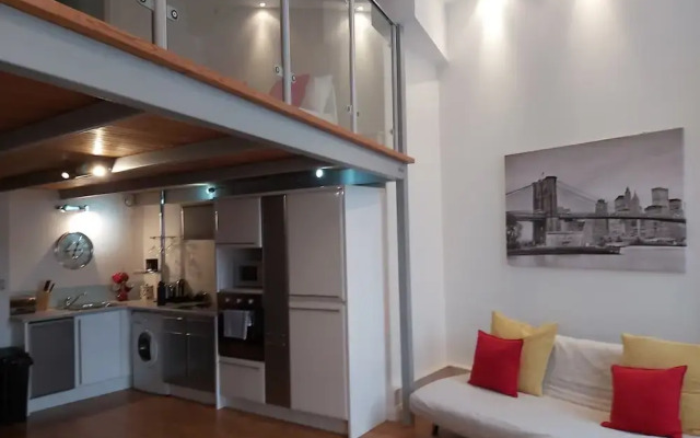 Huku Kwetu Nottingham - Crusader Mezzanine