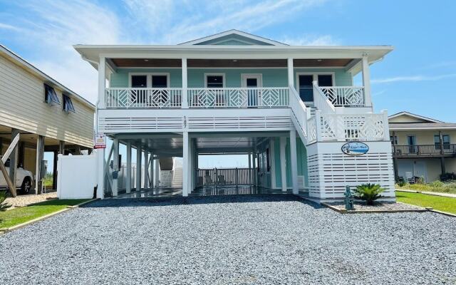 Holden R Breath 4 Bedroom Home by RedAwning