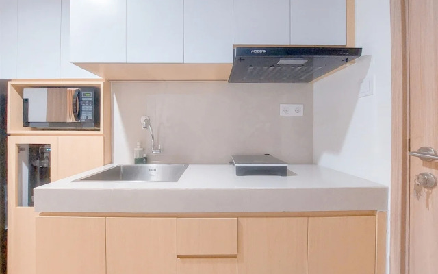 Modern Look 1Br Without Living Room At Bintaro Embarcadero Apartment