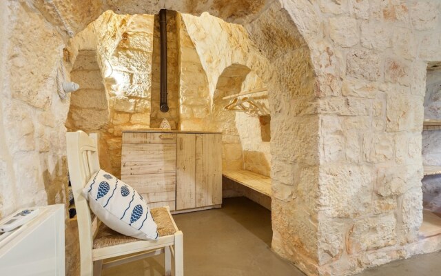 2526 Trullo Limone by Perle di Puglia