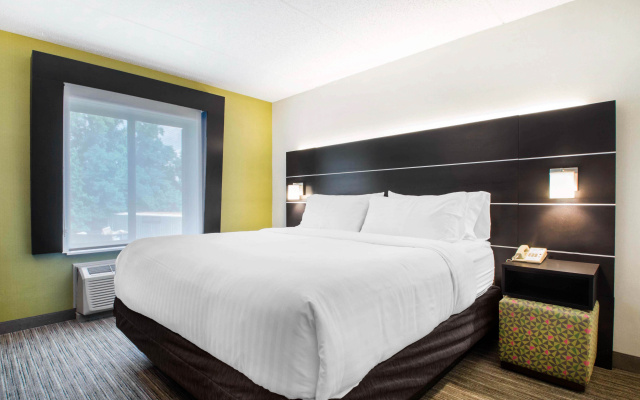 Holiday Inn Express and Suites Albany Airport- Wolf Road by IHG