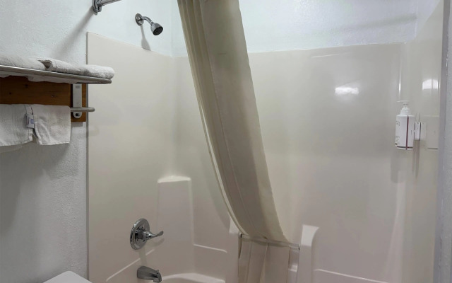 Super 8 by Wyndham Frankfort IN