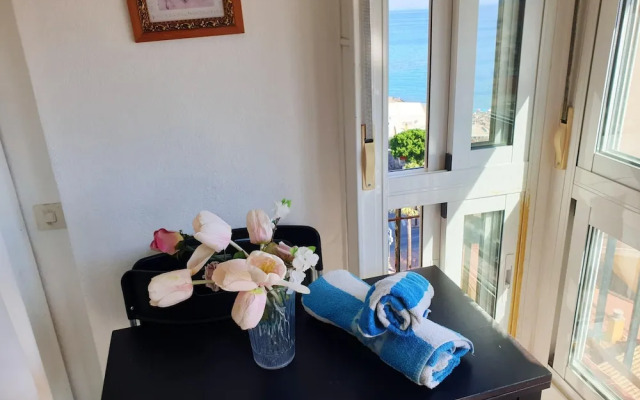 Studio in Fuengirola with wonderful sea view shared pool terrace