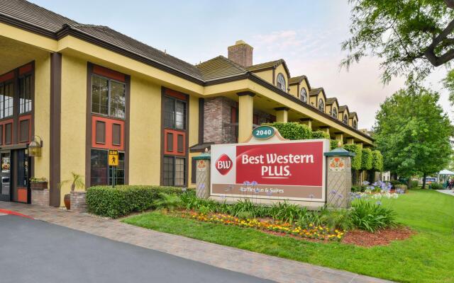 Best Western Plus Raffles Inn & Suites