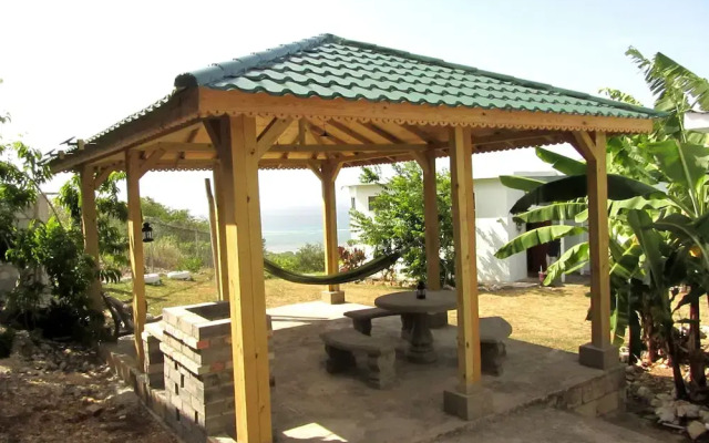 Sunshine Lodge- Your Home Away From Home