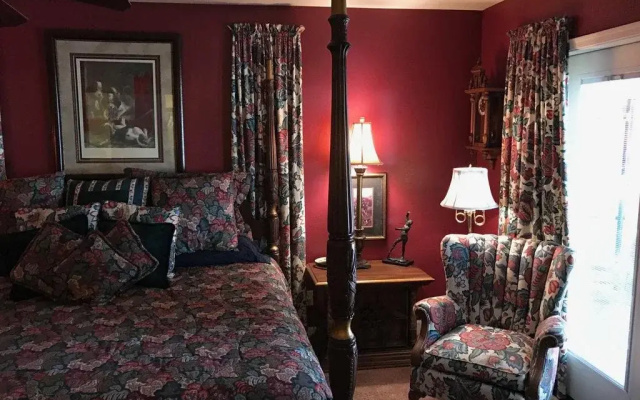Don's Elegante Bed & Breakfast