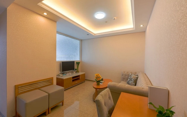 Royal River Apartment